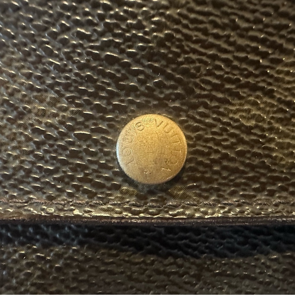 Authentic Louis Vuitton Monogram Sarah Wallet from 2002 - Picture 3 of 9